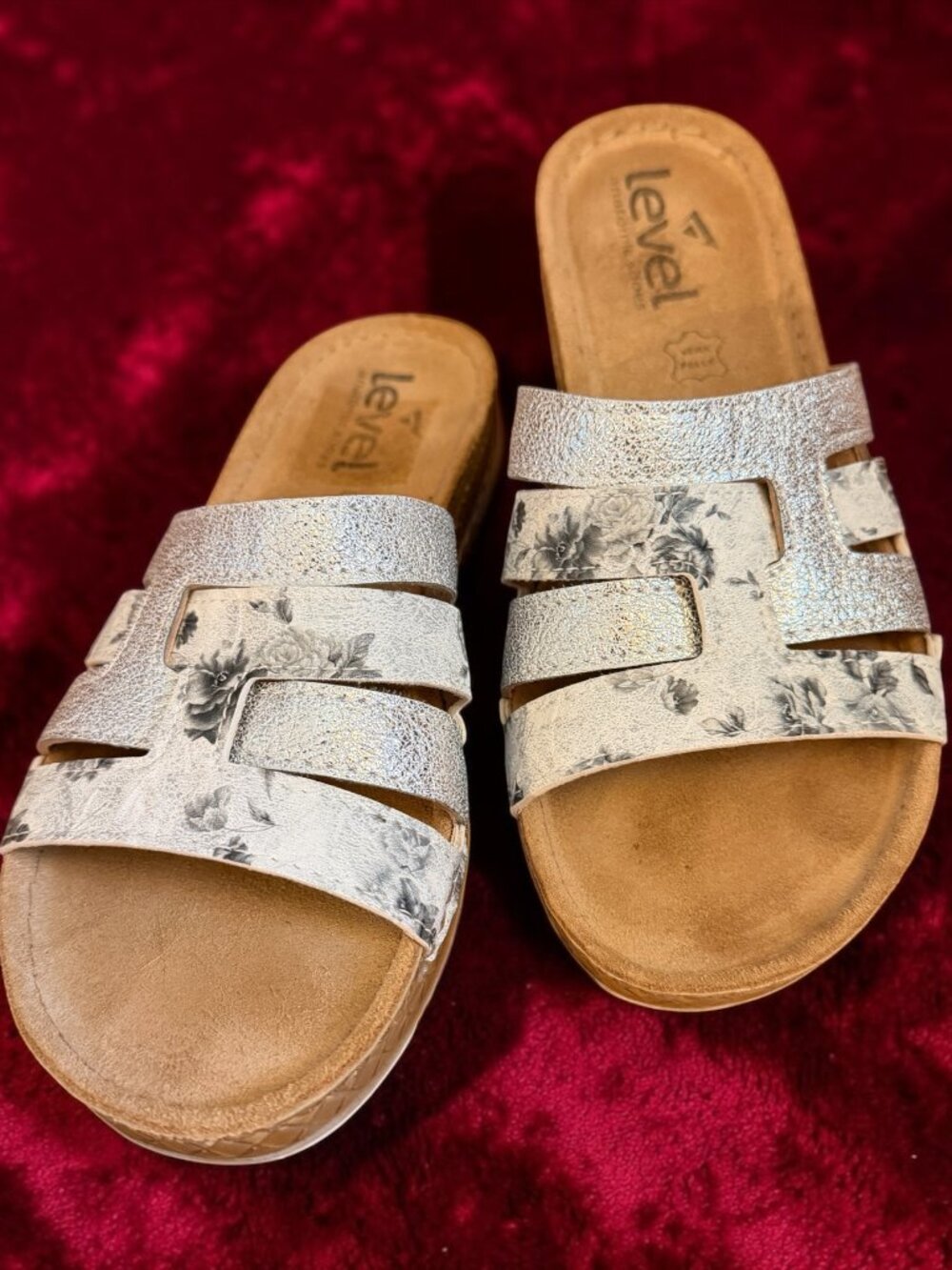 Level Anatomic Shoes White & Silver Cross Strap Vegan Leather Slide Sz 39 (8.5)